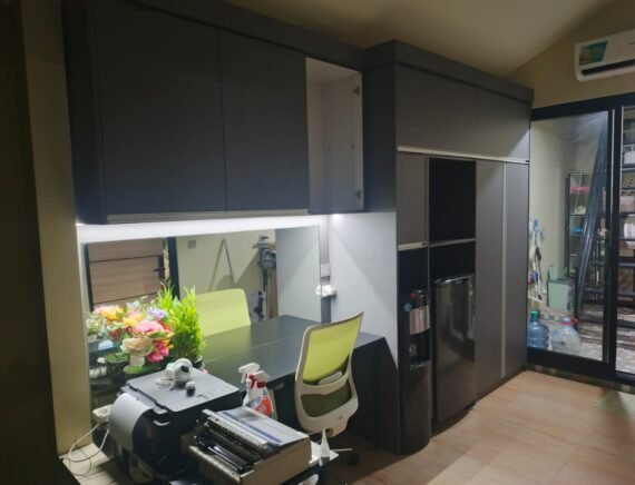 INTERIOR ROOM
