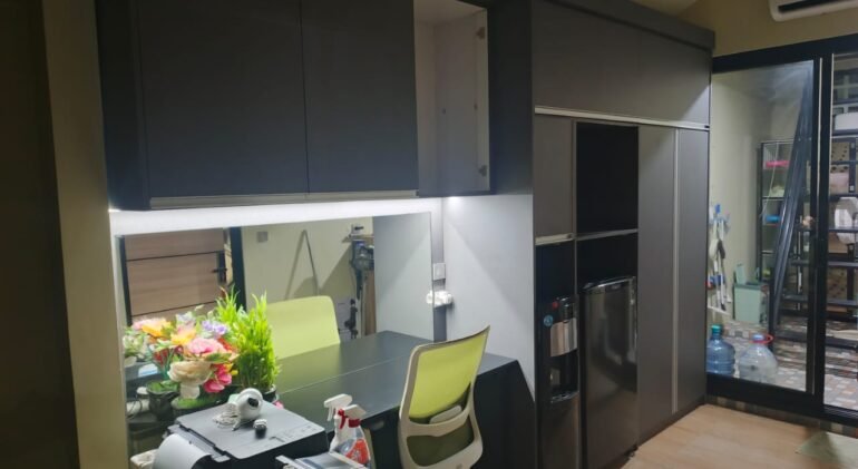 INTERIOR ROOM